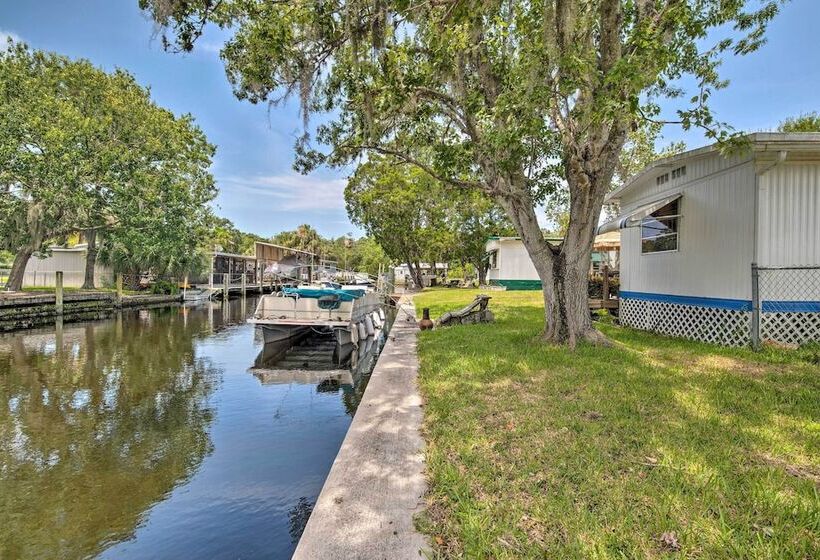 Homosassa Retreat W/ Sunroom & Canal Views!