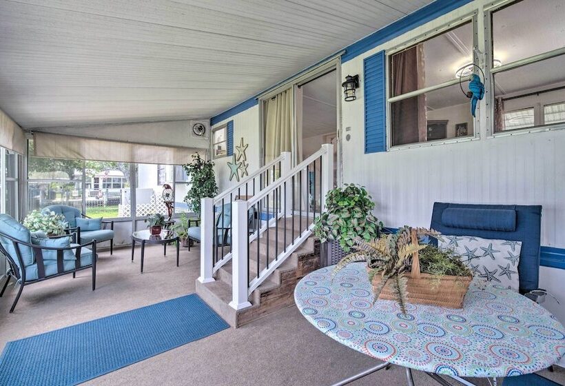 Homosassa Retreat W/ Sunroom & Canal Views!