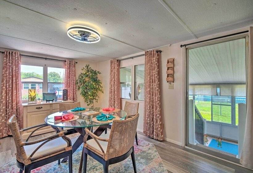 Homosassa Retreat W/ Sunroom & Canal Views!