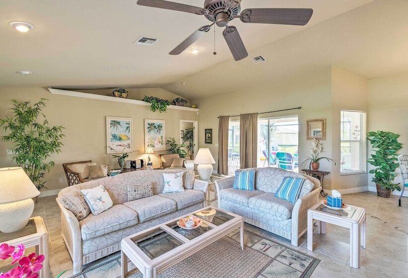 6 Mi To Waterpark: Tropical Home In Cape Coral
