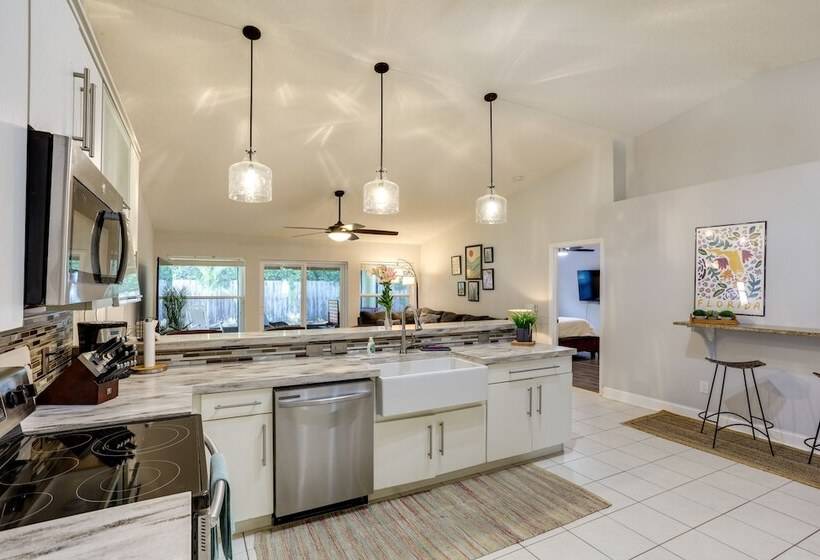 Inviting Jensen Beach Home W/ Screened In Patio!