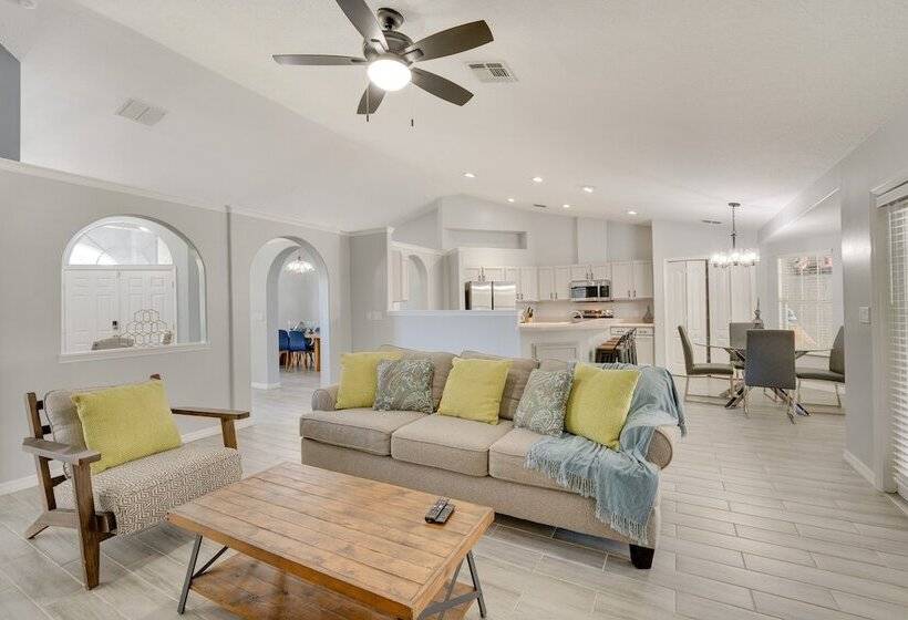 Inviting Home W/ Lanai & Pool In Kissimmee!