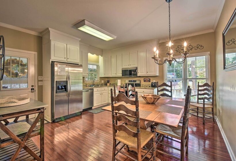 Lake Keowee Escape W/ Dock, Deck & Lake Access!
