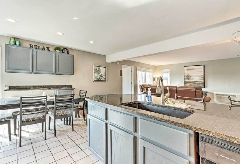 < 1 Mi To Margaritaville Resort: Osage Beach Home!