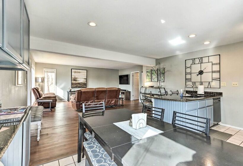 < 1 Mi To Margaritaville Resort: Osage Beach Home!