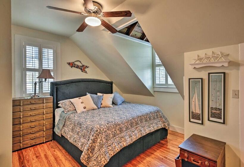 Lakefront Florida Retreat   Pool Table & Boat Dock