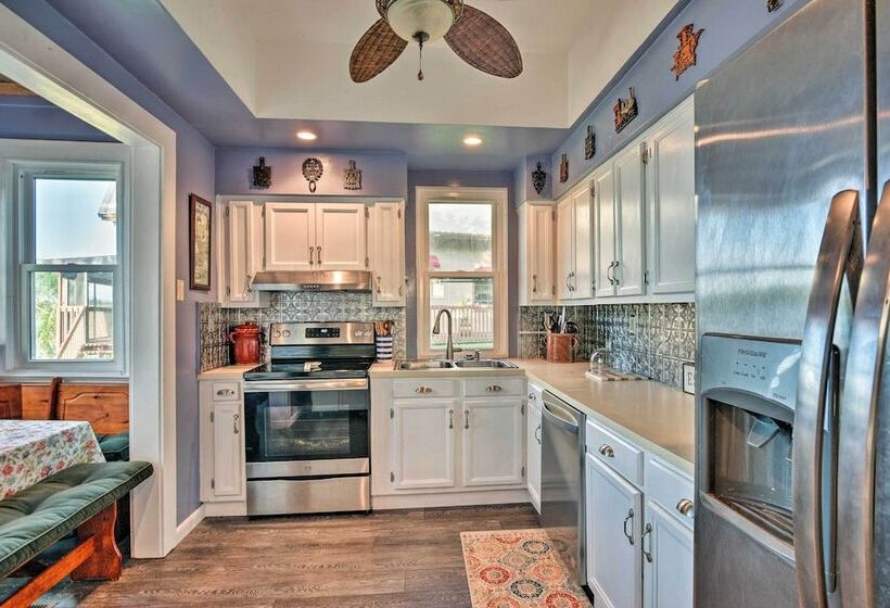 Lakefront Florida Retreat   Pool Table & Boat Dock