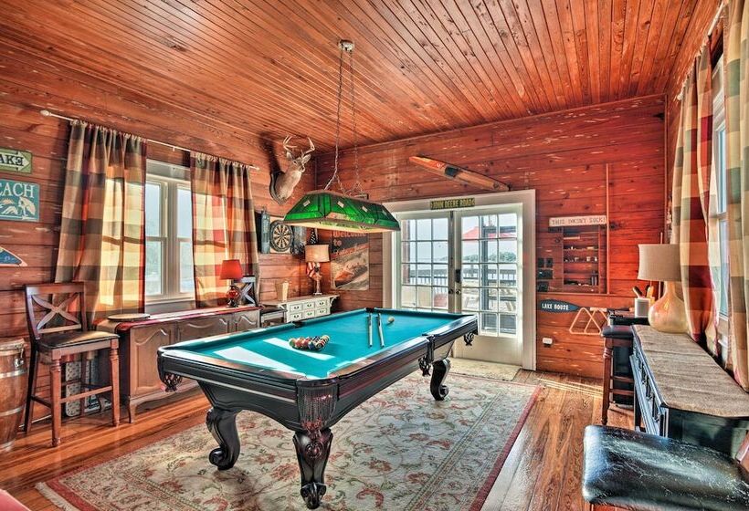 Lakefront Florida Retreat   Pool Table & Boat Dock