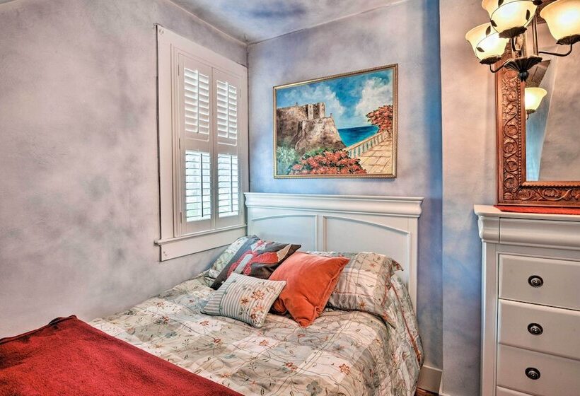 Lakefront Florida Retreat   Pool Table & Boat Dock