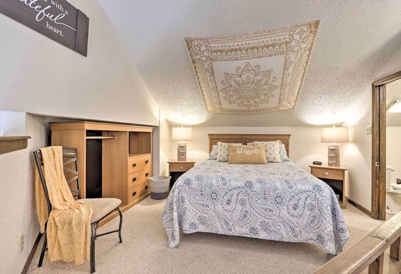 Lakefront Home In The Woods W/ Community Pool!