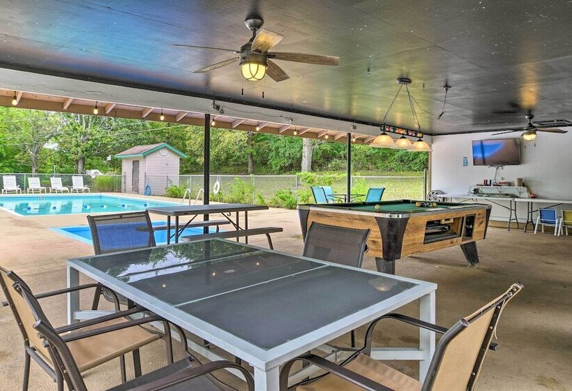 Lakeside Reeds Spring Home W/ Pool Access & Deck!
