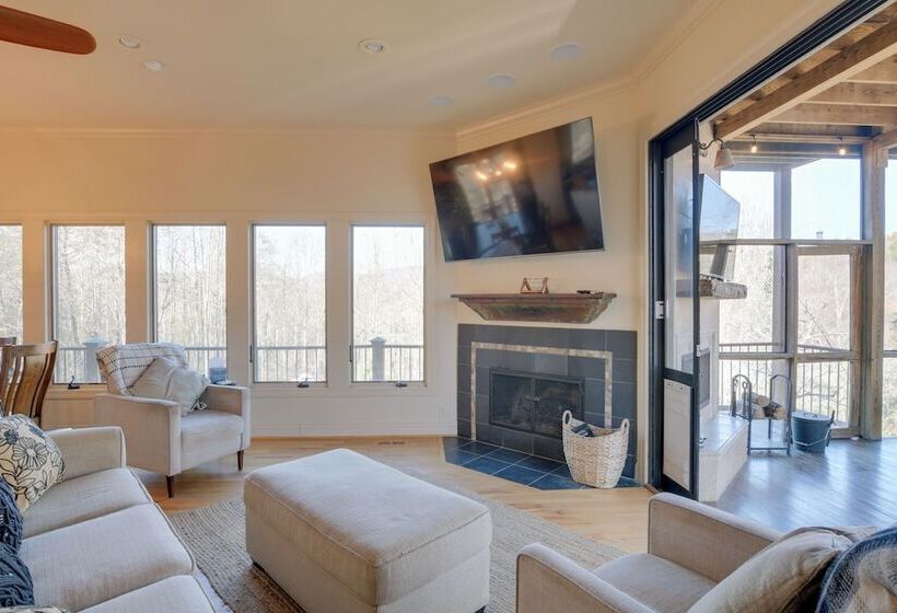 Landrum  Treehouse    Hot Tub & Trail Access!