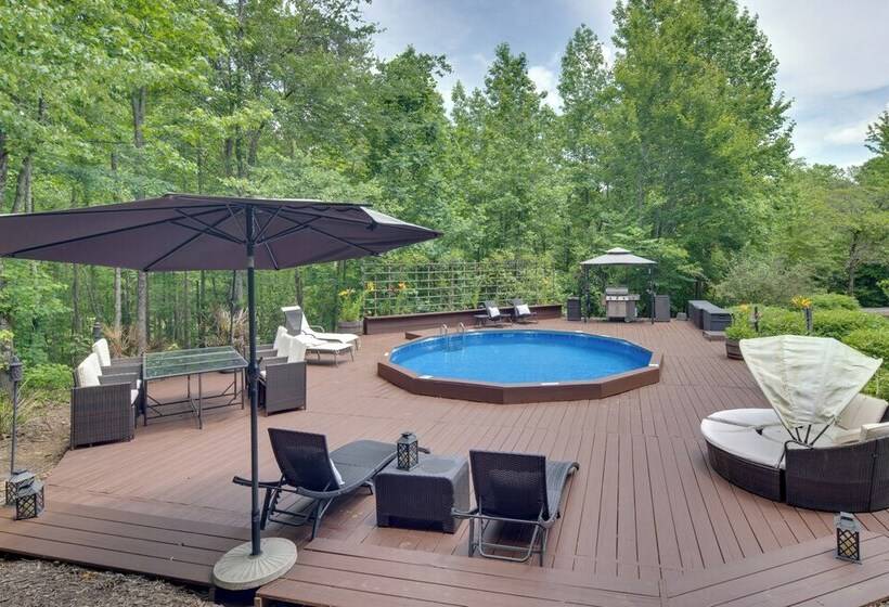 Landrum  Treehouse    Hot Tub & Trail Access!