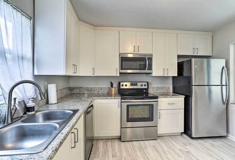 Largo Hideaway W/ Game Room & Fenced Yard!