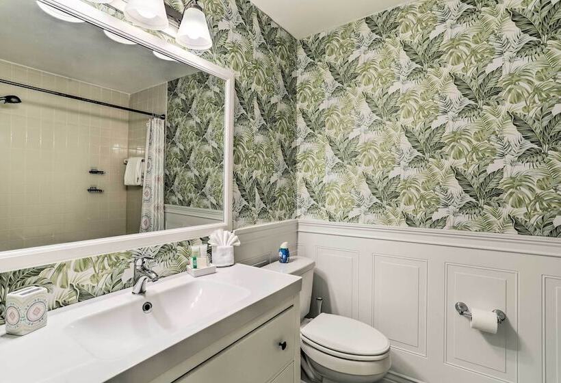 Largo Hideaway W/ Game Room & Fenced Yard!