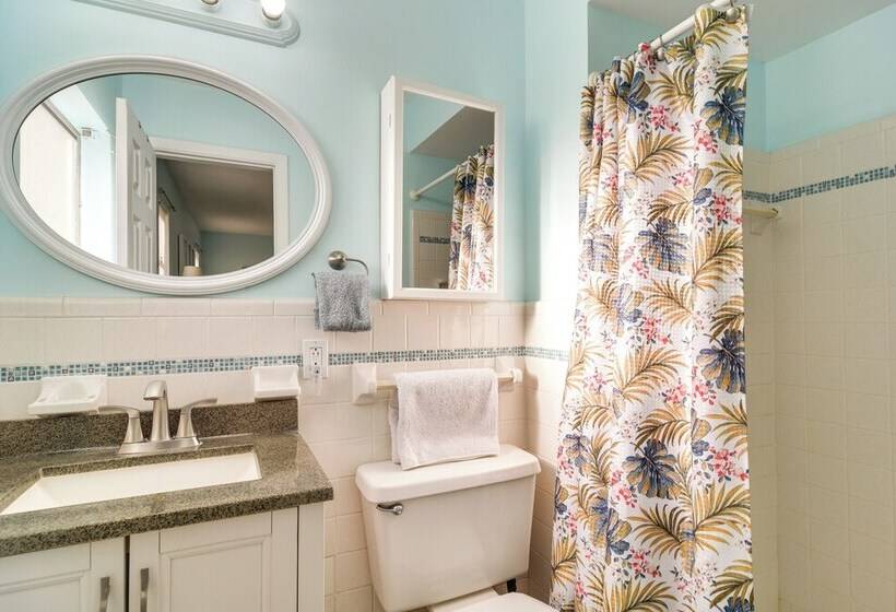 4 Mi To Dog Beach: Largo Home W/ Pool & Hot Tub!