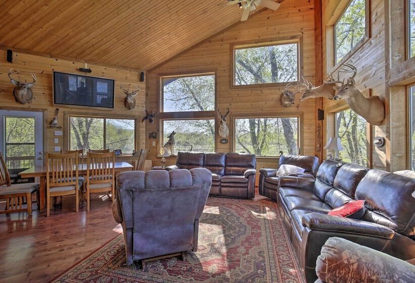 Lodge On 240 Acres W/ Deck, Grill & Fire Pit!