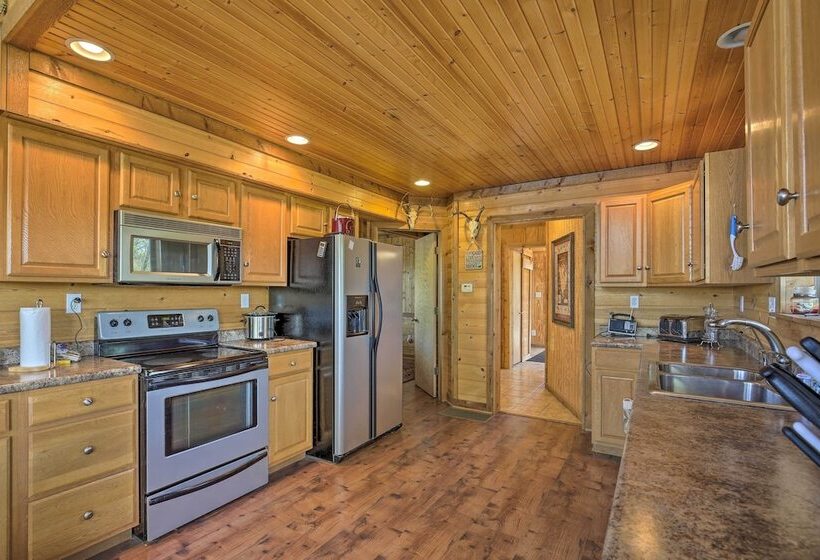 Lodge On 240 Acres W/ Deck, Grill & Fire Pit!