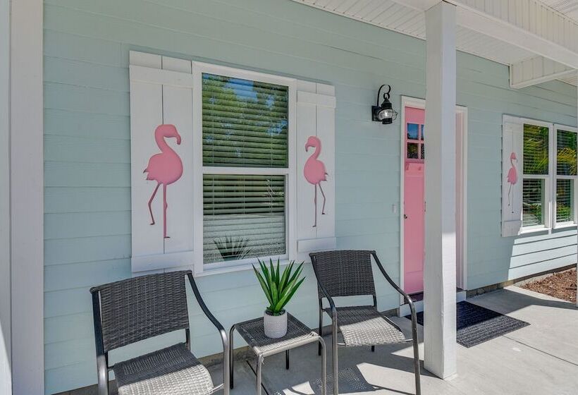 Lovely Vacation Home ~ 1 Mi To Ocean Isle Beach!