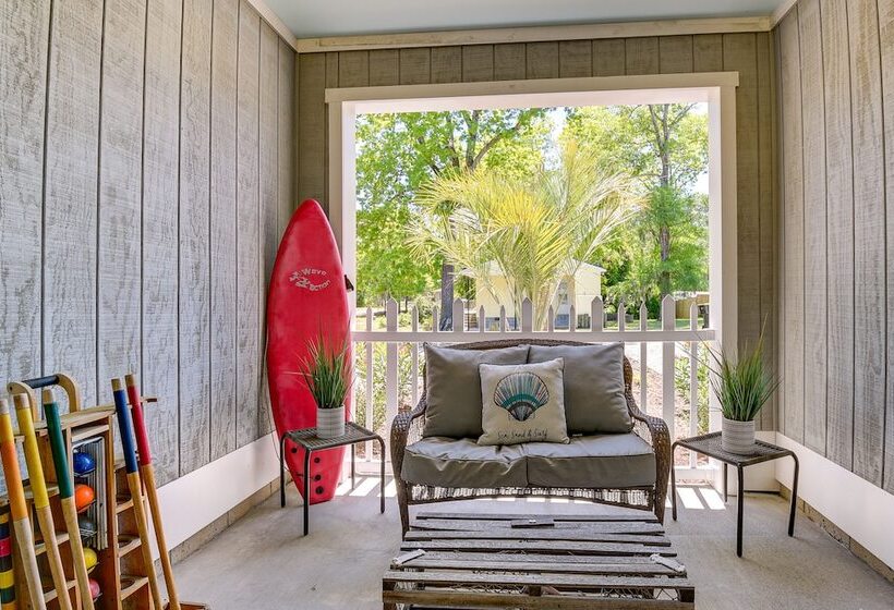 Lovely Vacation Home ~ 1 Mi To Ocean Isle Beach!