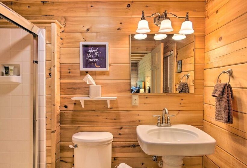 Moonshine Manor  Cabin W/ Hot Tub, Near Lake Lure