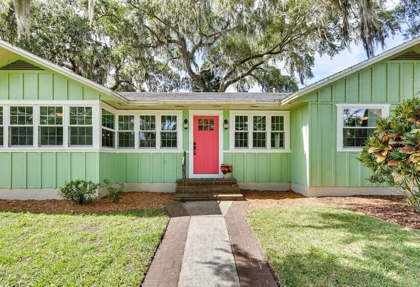 Mount Dora Tropical Escape: Steps To Lake Gertrude