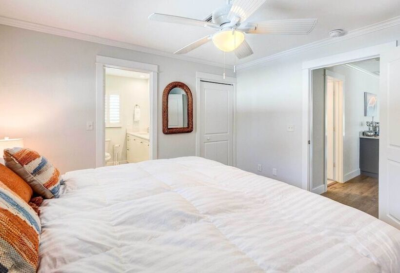 Naples Vacation Home: Private Pool + Hot Tub!