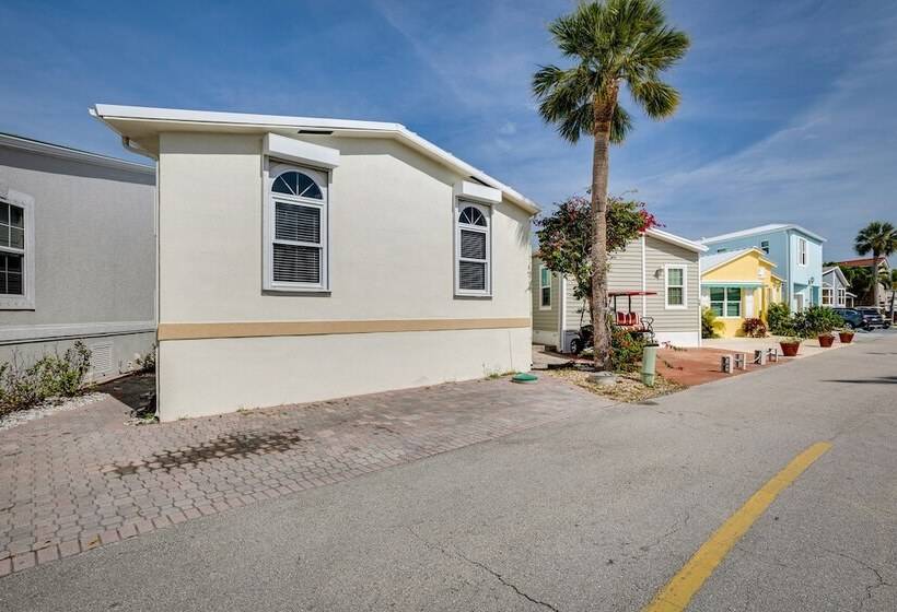 Nettles Island, Jensen Beach Home W/ Patio & Grill