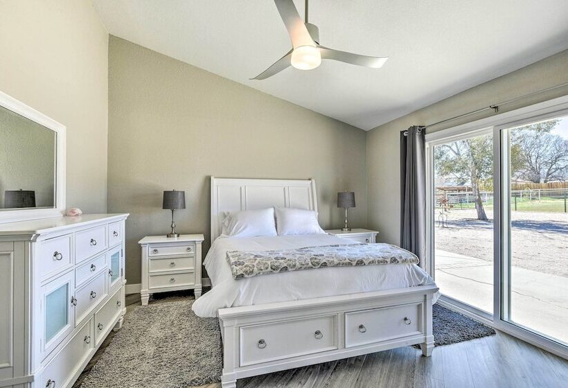 Newly Updated, Dog Friendly Peakview House!