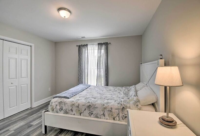3 Mi To Golf: Loris Home W/ Big Private Yard!