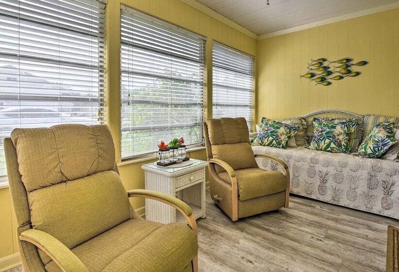 Charming Nokomis Home: Walk To Beach!