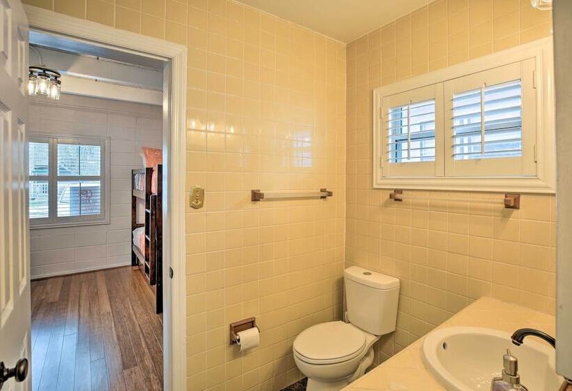 North Myrtle Beach Home: Steps To The Beach!