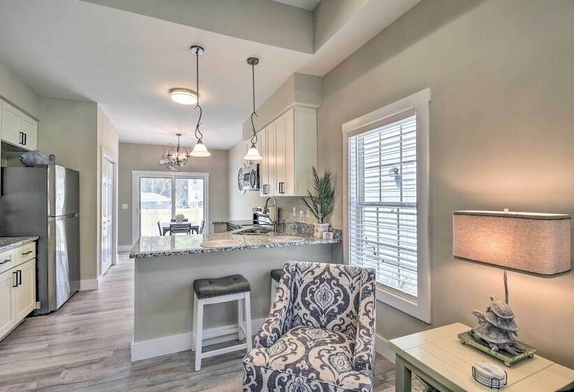 Ocean Isle Beach Home W/ Shared Lanai & Grill