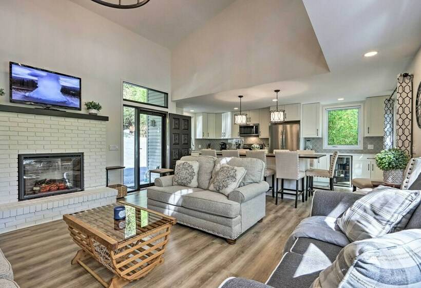 Osage Beach Lakehouse: Dock Access & Fire Pit