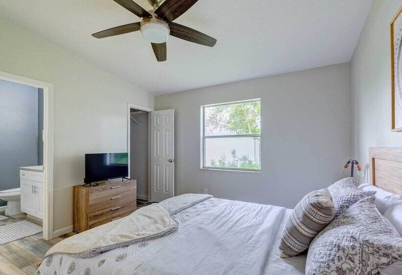 Peaceful Lady Lake Home W/ Screened In Porch!