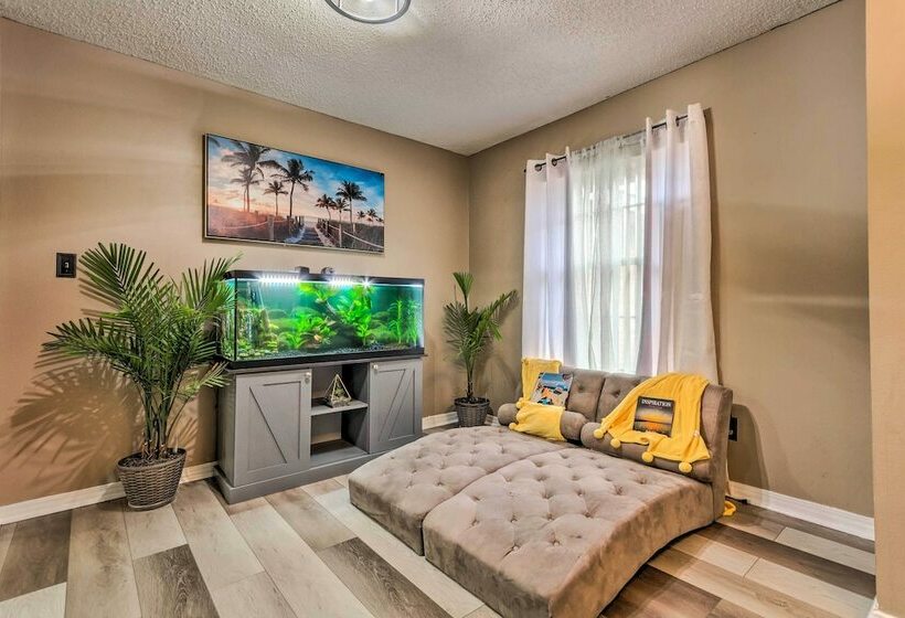 Pensacola Home W/ Private Backyard & Fire Pit