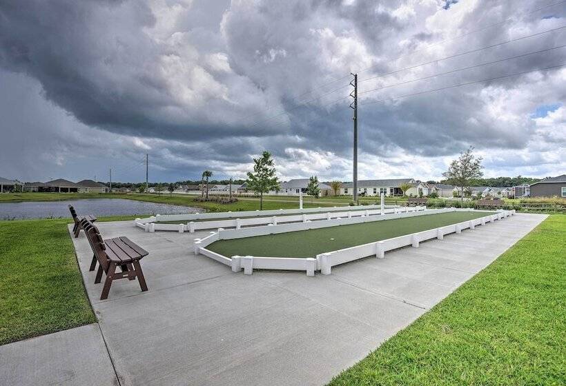 Lanai & Resort Amenities: The Villages Getaway