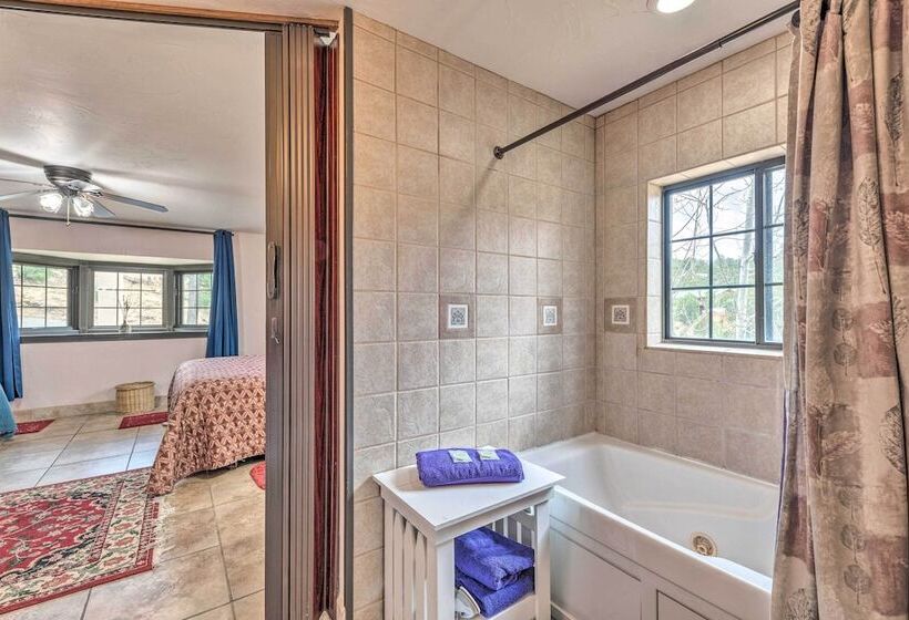 Casa Ruidoso Cabin: Hot Tub, Views & Pool Table!
