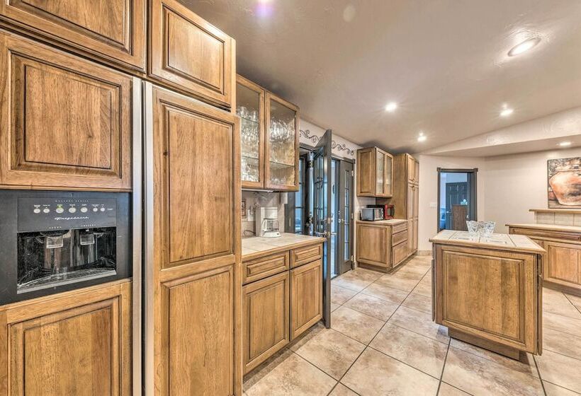 Casa Ruidoso Cabin: Hot Tub, Views & Pool Table!