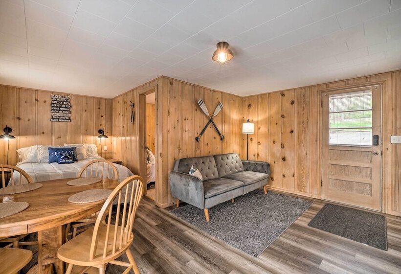 Quaint Table Rock Lake Hideout W/ Pool Access