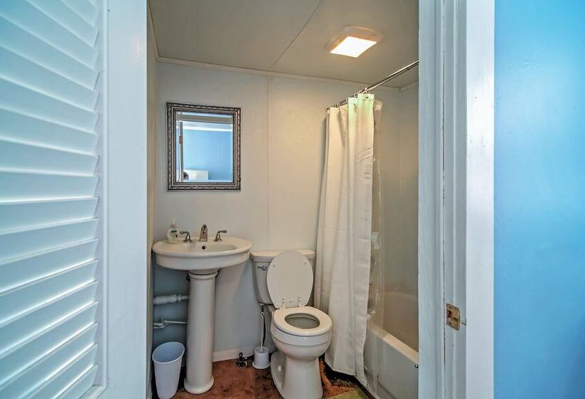 Quiet Cottage < 1/2 Mi To Gulf Coast & Boardwalk!