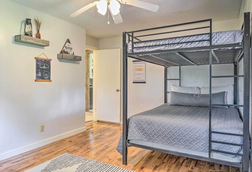 Quiet Country Home In Ava With Chic Interior!