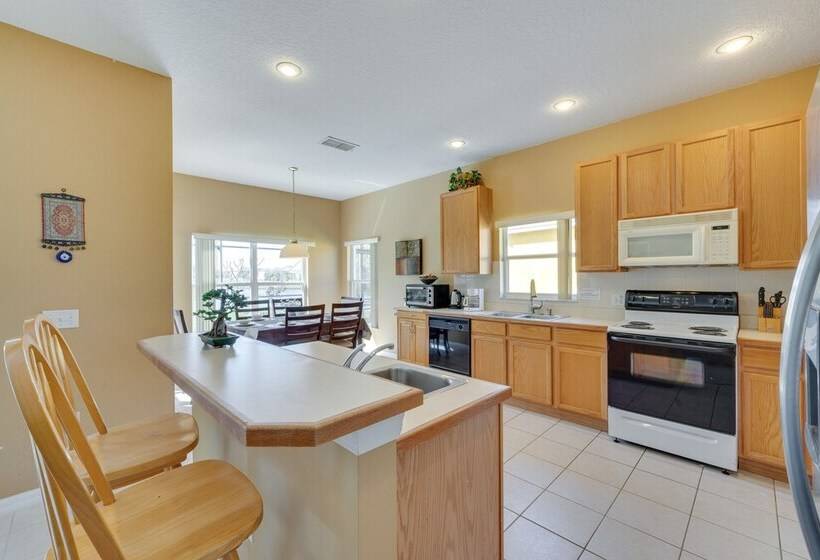 Lake View Escape W/ Lanai In Kissimmee!