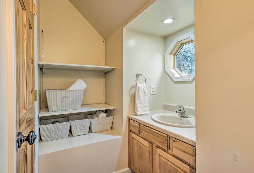 Renovated Lake Geneva Home Near Dtwn + Beach!