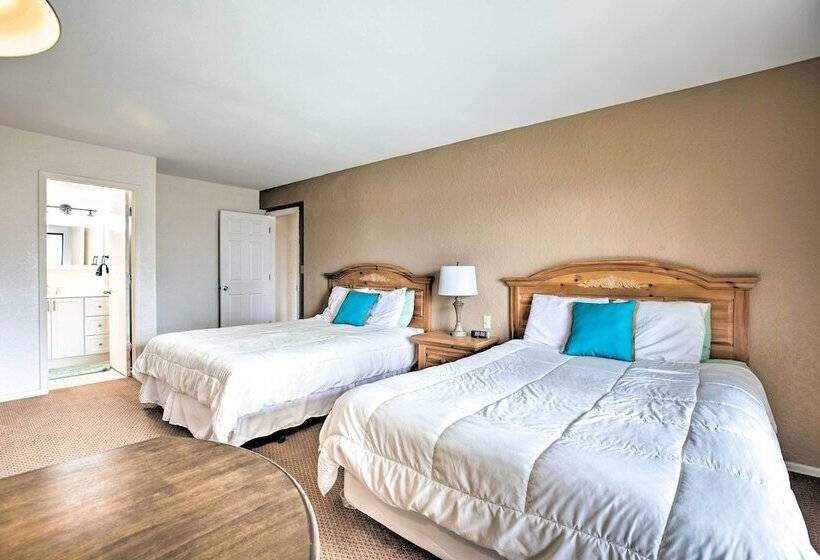 Resort Home W/ Hot Tub On Lake Of The Ozarks!