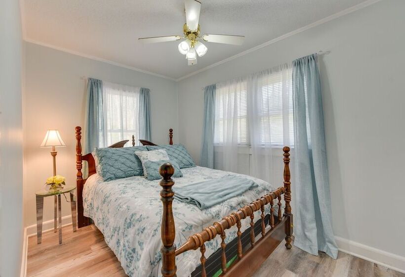 Rock Hill Cottage W/ Spacious Yard & Fire Pit!