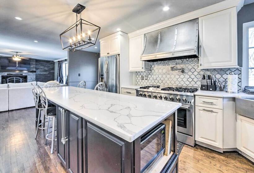 Saint Charles House Near Historic Downtown!