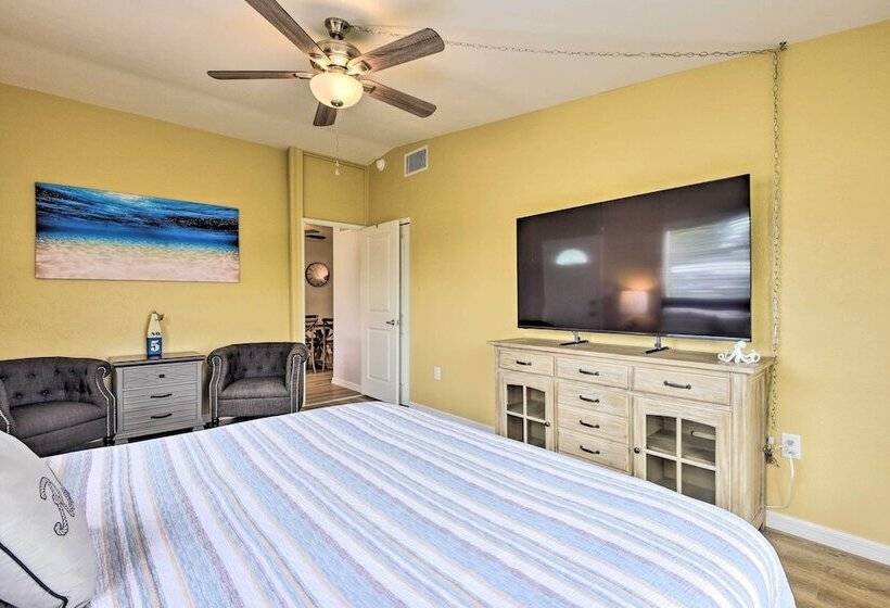 Sarasota Sunset House  W/ Spacious Patio!