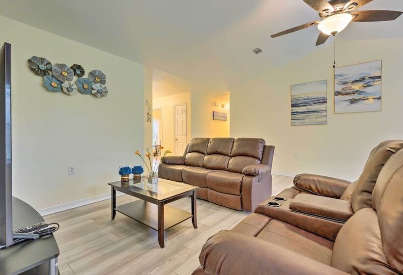 Single Story Home W/ Patio, 5 Mi To Beach!