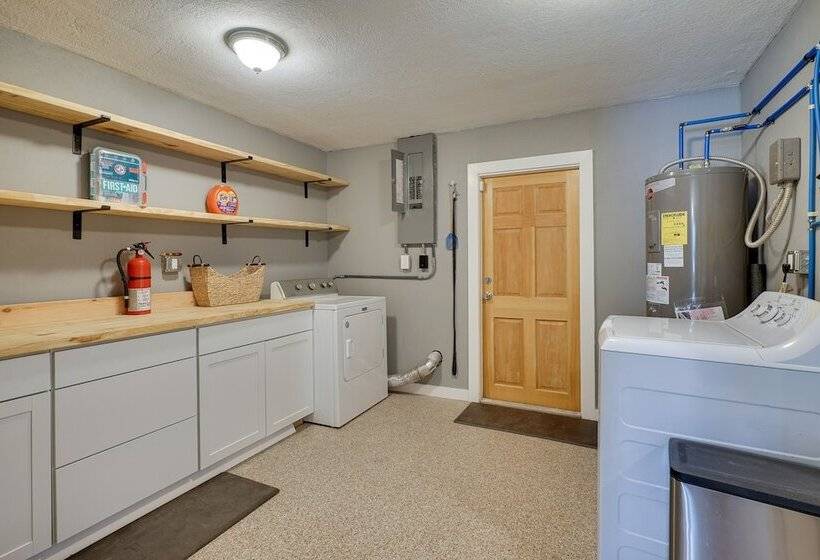 Spacious Arcadia Escape Near Public Boat Ramp